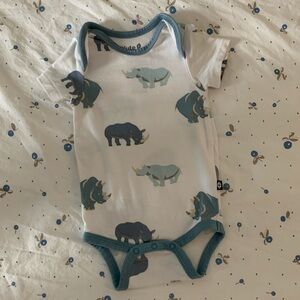Kyte Baby Newborn Onesie in White/Blue Rhino print